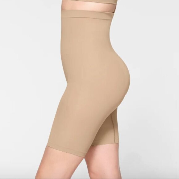 Skims Seamless Sculpt High-Waisted Above the Knee Short 2X - Picture 3 of 4